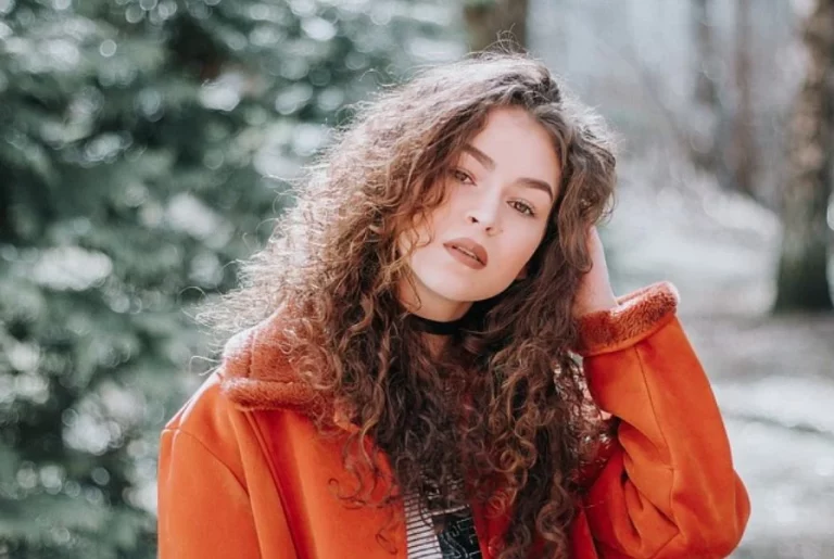 Gabardina, jersey, americana y otras prendas imprescindibles de Zara para otoño