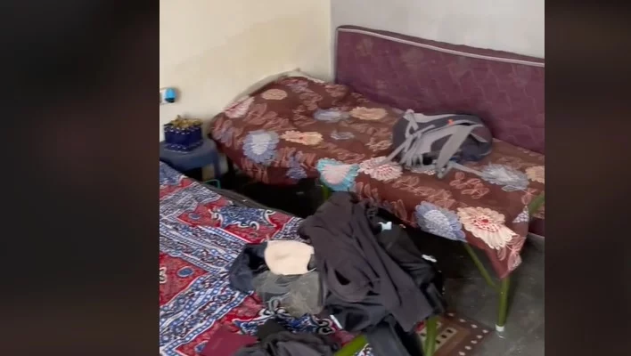 Alquila una habitación por 2 euros en la India y lo que se encuentra en el baño no tiene nombre