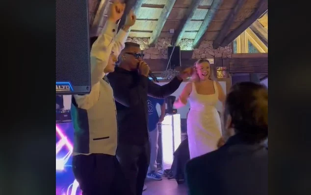 Insólito vídeo del famoso cantante dominicano Henry Méndez en una boda de Murcia
