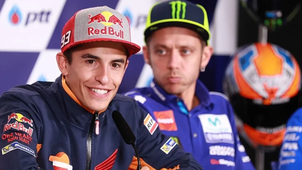 Histórica rajada de Valentino Rossi contra Marc Márquez: a insulto limpio