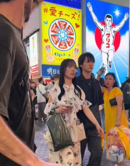 Insolita situacion de un influencer en Japon 3