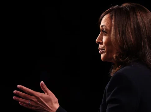 Kamala Harris justifica sus cambios de postura en inmigración y energía Kamala Harris justifica sus cambios de postura en inmigración y energía