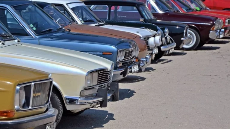 La DGT facilita la circulación para los coches históricos, pero no a los clásicos