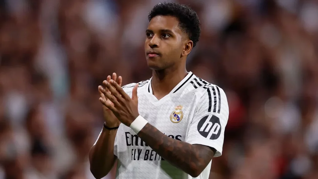 Xabi Alonso acorrala a Rodrygo Fuente: AP