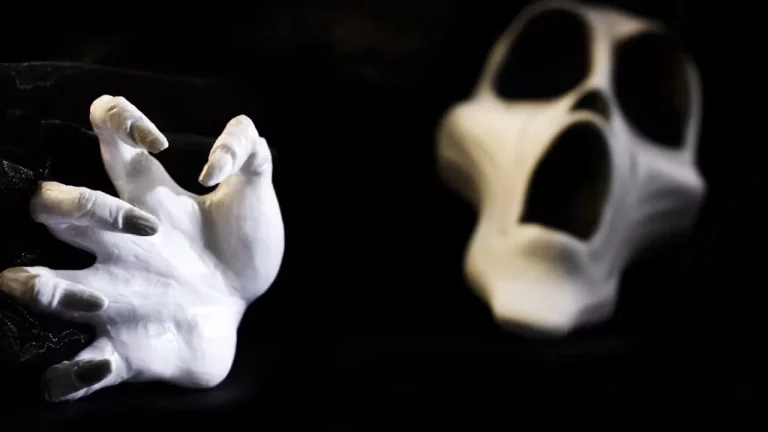 Las 5 series de terror en Netflix que te harán dormir con la luz encendida