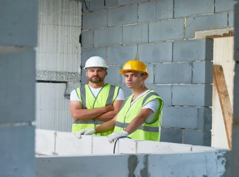 Los españoles todavía huyen de la hostelería y la construcción a pesar de los altos niveles de desempleo Los españoles todavía huyen de la hostelería y la construcción a pesar de los altos niveles de desempleo