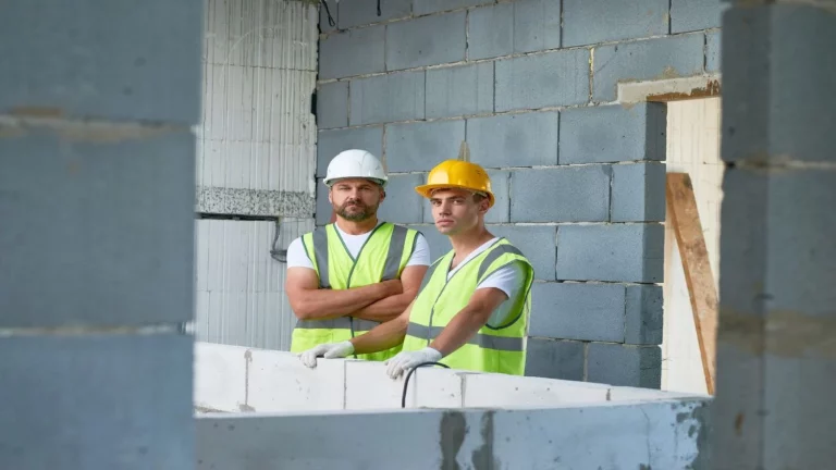 Los españoles huyen de la hostelería y la construcción a pesar de los altos niveles de desempleo
