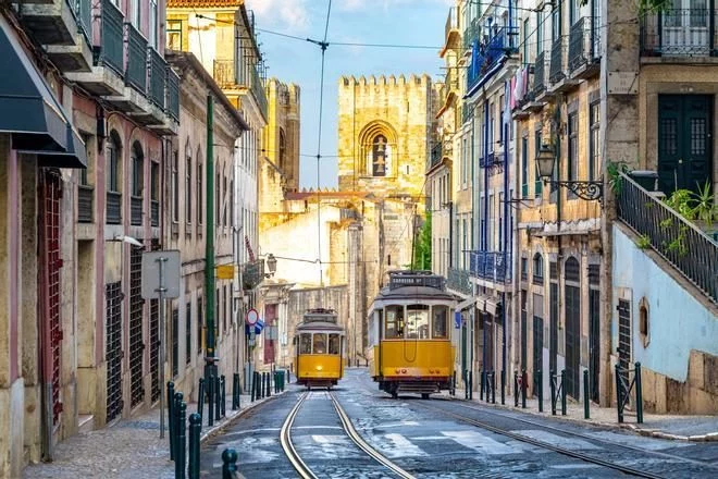 Los meses en los que cuesta más barato viajar a Portugal desde España