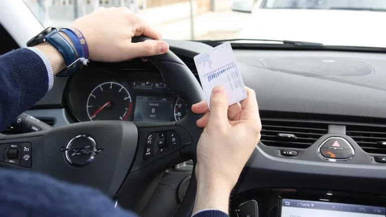 Los requisitos de la DGT para que te salga gratis renovar el carnet de conducir