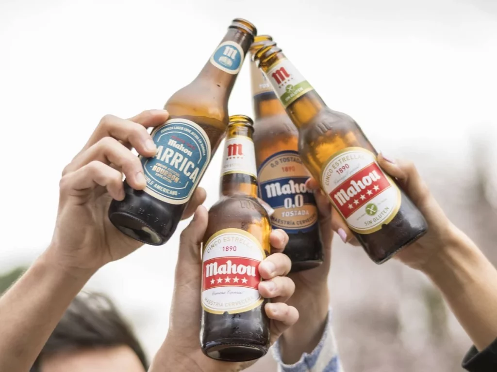 Estrella Galicia, Mahou, Amstel… Un experto prueba varias cervezas y elige a la mejor 2 Mahou y otras cervezas destacadas