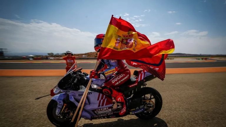 Marc Márquez desata la euforia en Ducati
