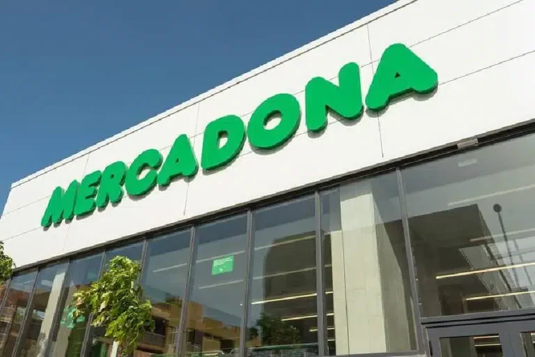 Vuela de las estanterías de Mercadona la crema de ácido hialurónico que reduce las líneas de expresión