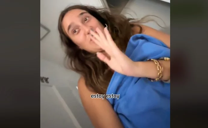 Mujer intenta matar una cucaracha y se hace viral3