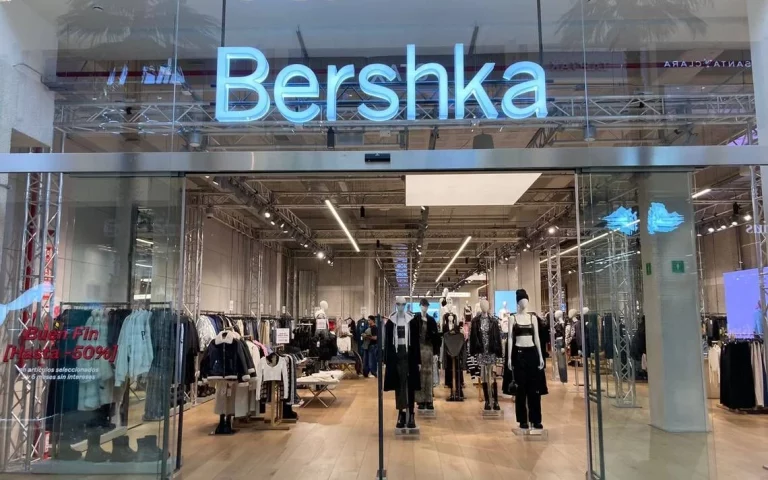Parecerás atrevida y juvenil con estas  chaquetas de efecto piel de Bershka