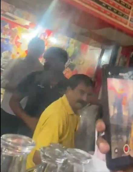 El 'ingrediente extra' que causó una trifulca en un puesto de zumo de la India 1 Pelea en local de zumos de la India