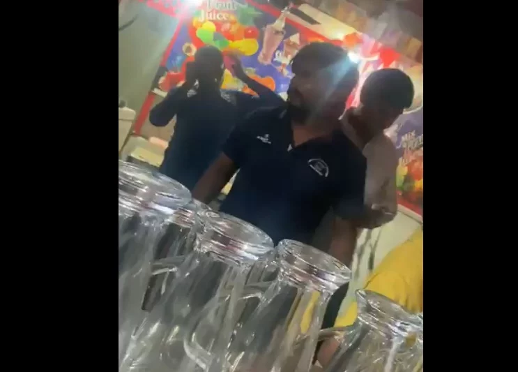 El 'ingrediente extra' que causó una trifulca en un puesto de zumo de la India 3 Pelea en local de zumos de la India 3