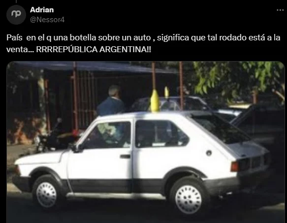 Poner una botella sobre en coche