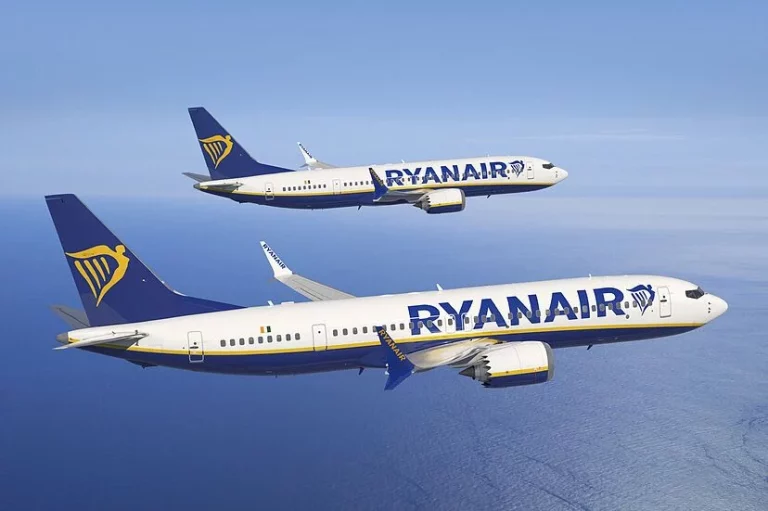 Por qué Ryanair prohíbe el agua solo en los vuelos a Ibiza