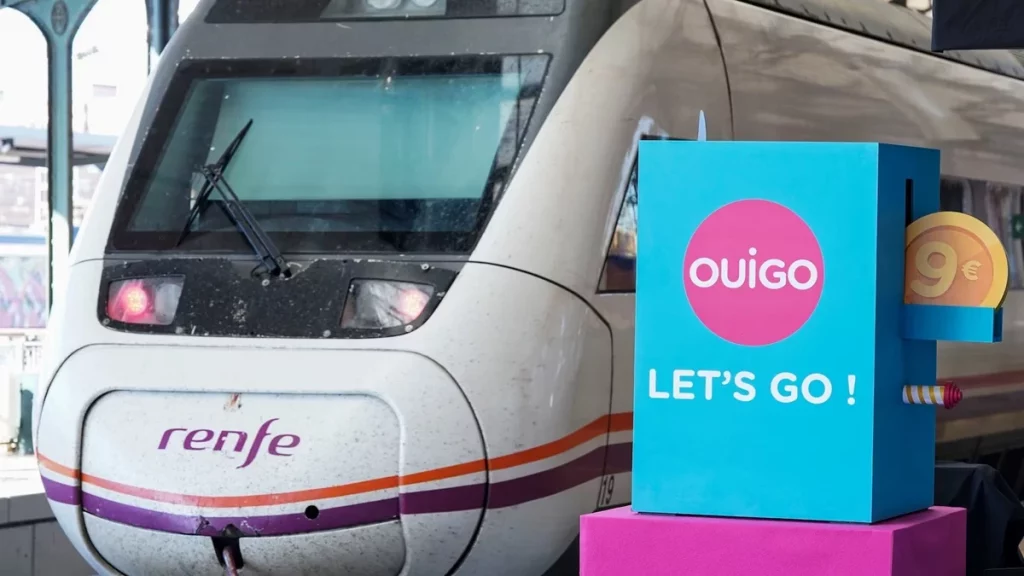 Renfe sigue premiando a los jóvenes viajeros con billetes gratis hasta diciembre por cada dos trayectos 2 Renfe sigue premiando a los jóvenes viajeros con billetes gratis hasta diciembre por cada dos trayectos Fuente: Renfe
