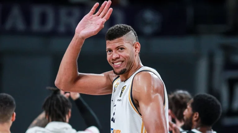 Tavares recibe una oferta sorpresa para dejar el Real Madrid… ¡y seguir en España!