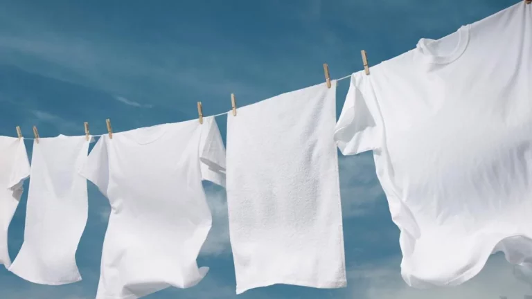 Trucos para que tu ropa blanca se mantenga brillante durante más tiempo