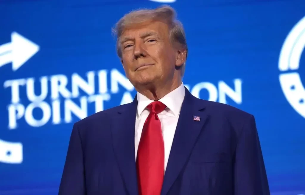 Trump refuerza su base con promesas económicas en Arizona y Nevada