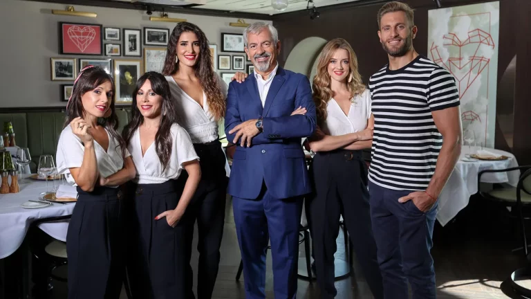 Tremendo lapsus de un soltero en 'First Dates' y sorprendente reacción de su cita