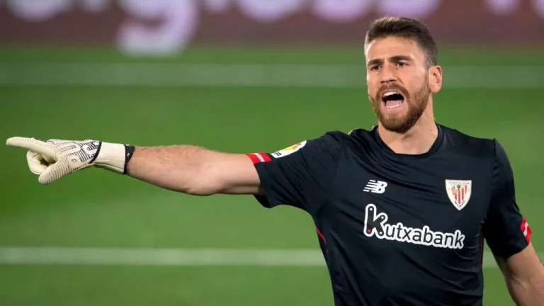 Unai Simón mete en un problemón al entrenador del Athletic