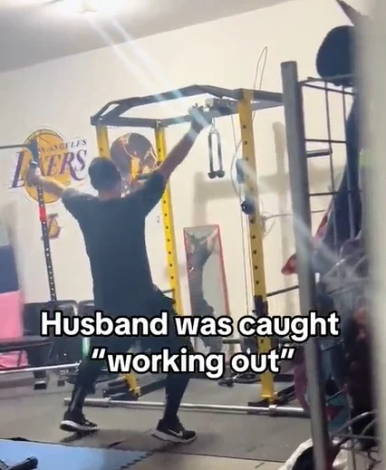 Vio a su marido en el gimnasio