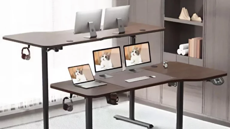 Siente comodidad trabajando con el escritorio elevable eléctrico de Amazon