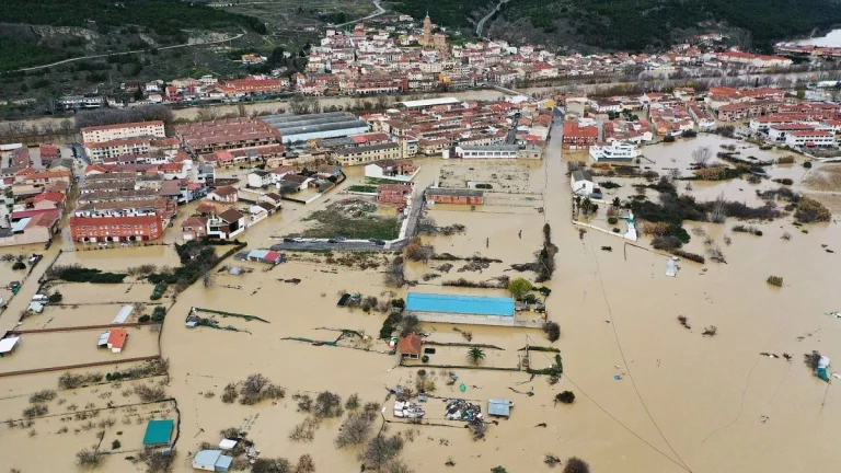 Riesgo de inundaciones en el Ebro: Expertos de la CHE refuerzan la supervisión en varias provincias