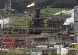 Tres heridos por quemaduras en una explosión en la planta gijonesa de ArcelorMittal