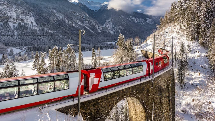 Montar en este tren es como una atracción: tiene unas vistas alucinantes