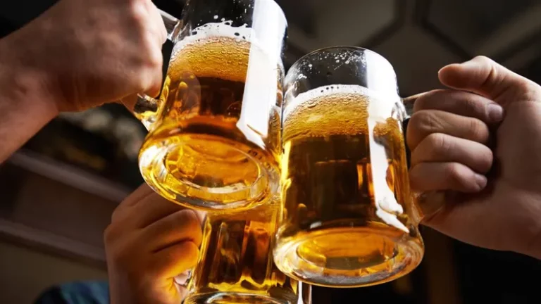 ¿Qué engorda más, la cerveza o el tinto de verano? Esta es la respuesta de un nutricionista