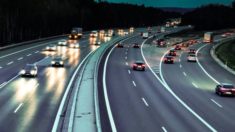 Multas de 200 euros de la DGT por este adelantamiento que muchos conductores hacen