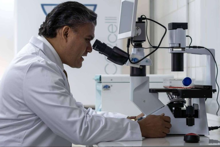 Tres de las principales razones del fracaso en el tratamiento contra el cáncer, explicadas por el Dr. Ramón Gutiérrez