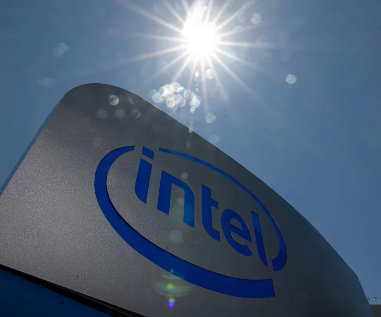 La gestora Apollo Global Management ofrece inyectar unos 4.500 millones de euros en Intel