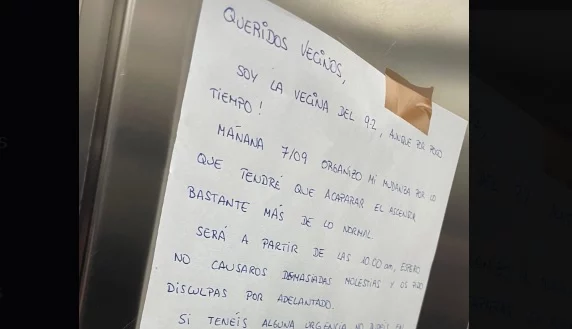 Antes de mudarse, esta mujer dejó una genial carta a sus vecinos en el ascensor