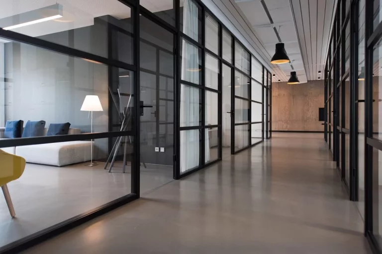 Claves para mejorar la experiencia del usuario en oficinas y edificios comerciales