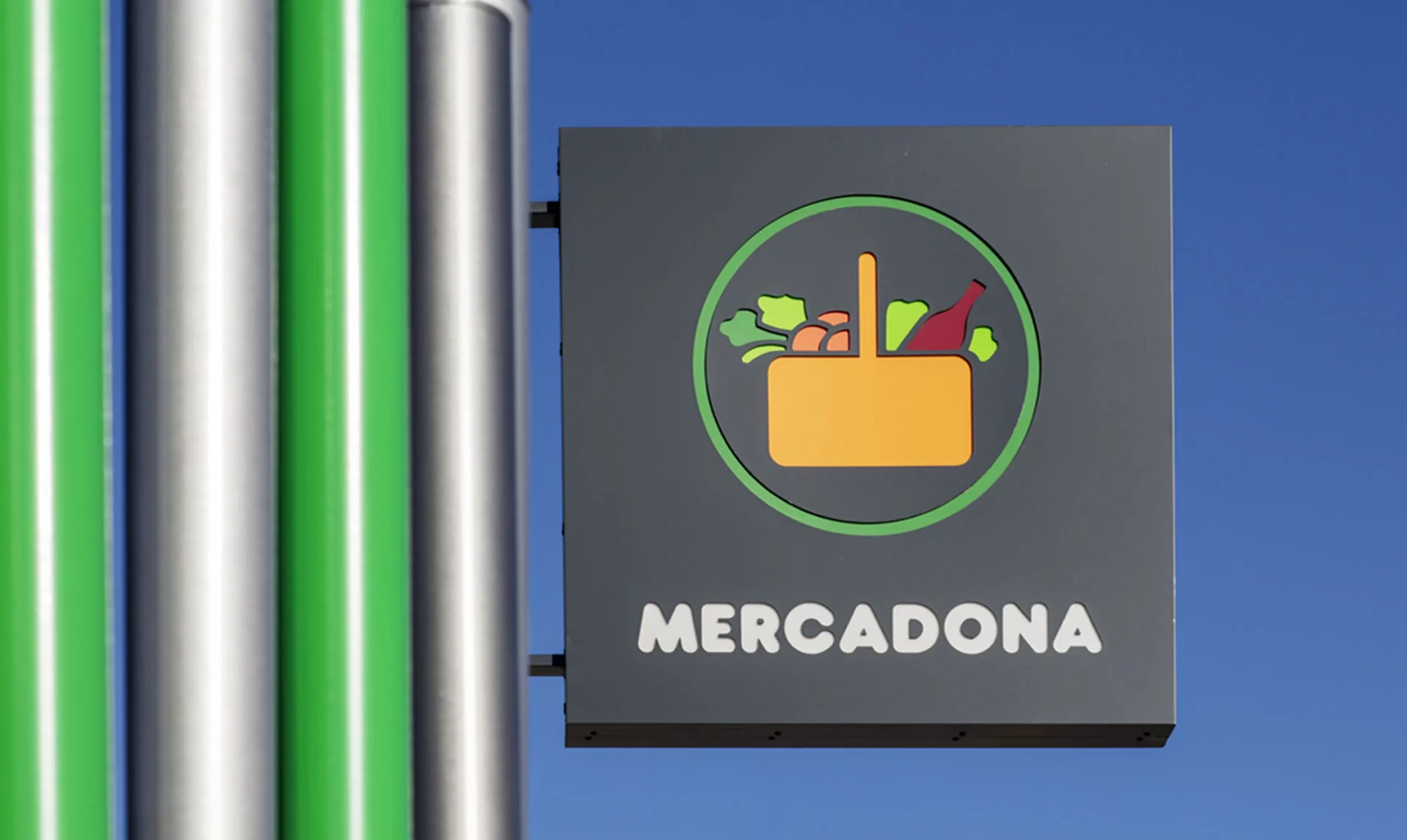 Esta bruma de 3 euros de Mercadona y Deliplus tiene ácido hialurónico y deja la piel tersa y joven Esta bruma de 3 euros de Mercadona y Deliplus tiene ácido hialurónico y deja la piel tersa y joven