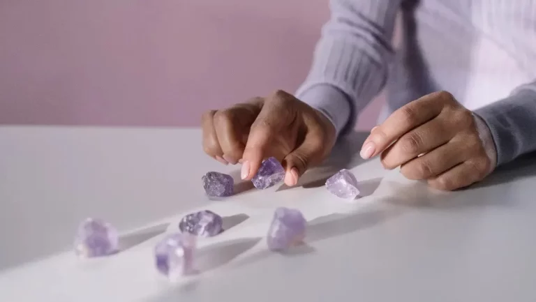 Cualquier tema que hable de piedras preciosas para tallar por joyeros