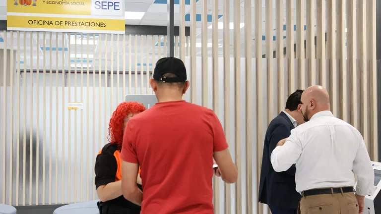 Oferta de empleo del SEPE sin experiencia previa: contrato fijo, sin oposición y hasta 23.000 euros de sueldo