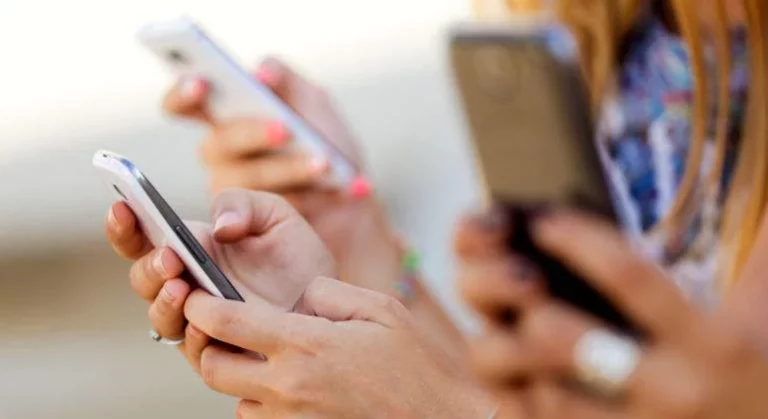 Movistar, Vodafone, Orange... La OCU revela la mejor compañía móvil en España