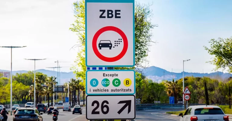 Las prohibiciones para circular en Madrid en 2025: coches prohibidos por la DGT, zona ZBE y etiquetas