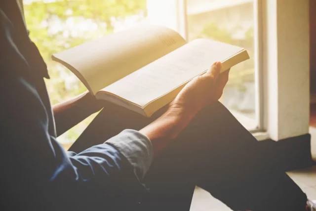 Una quinta parte de los españoles no ha tocado un libro en el último año, y es más grave en los hombres