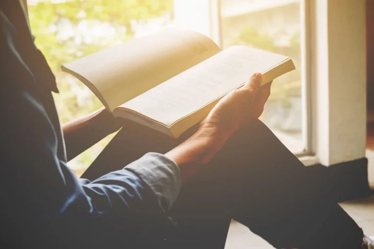 ‘Ser de fuera’ de Raquel Delgado y los libros que están arrasando en las listas de lectura de 2024