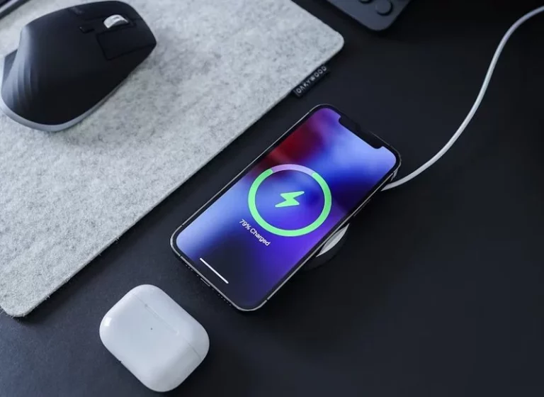 ¿Son los móviles seguros? Esto es lo que debes saber para cargar tu smartphone sin que explote