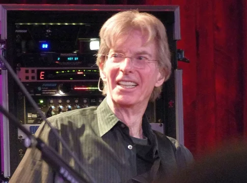 Muere el músico Phil Lesh, cofundador de Grateful Dead, a los 84 años