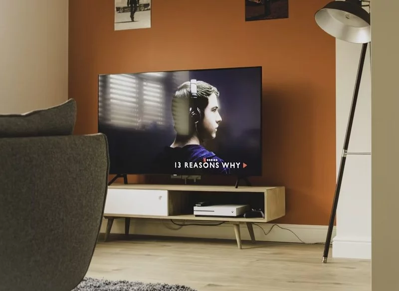 ¿Por qué la serie que estás viendo en Netflix o Disney+ se para tanto? Así lo puedes solucionar