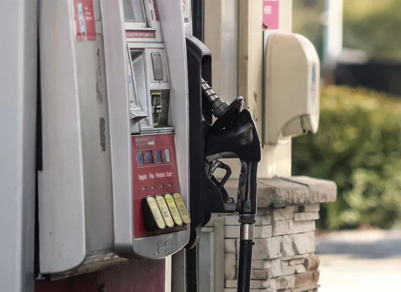 CÓMO EVITAR CAER EN LA ESTAFA DE LOS 5 EUROS EN LAS GASOLINERAS